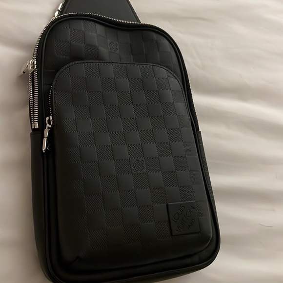Louis Vuitton Avenue Sling Bag - Picture 2 of 7